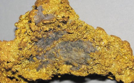 Gold, zinc help manipulate water to create clean fuels with no dirty byproducts