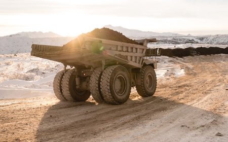 Newmont beats fourth-quarter profit estimate on higher gold production, prices