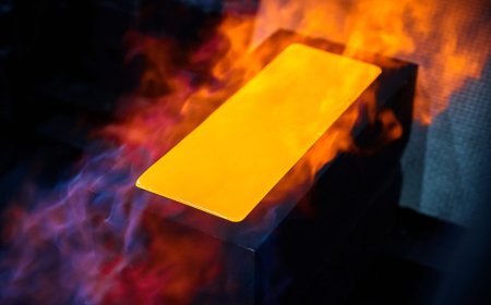 Gold Rises as Goldman Sachs Lifts Year-End Forecast to $3,300/oz