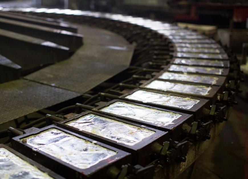 Investment funds turn bearish on over-supplied lead and zinc