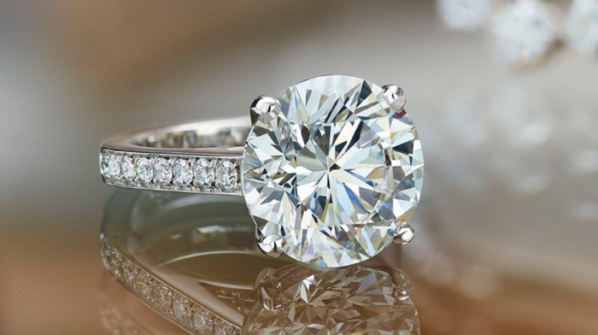 De Beers secretly sells discounted diamonds to selected traders